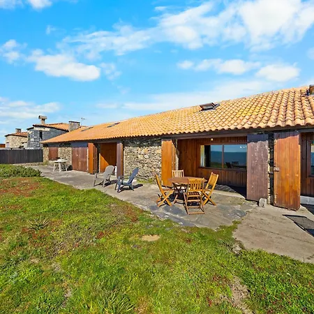 Moana Beachfront Fisherman House - Ocean View Near Porto Apúlia